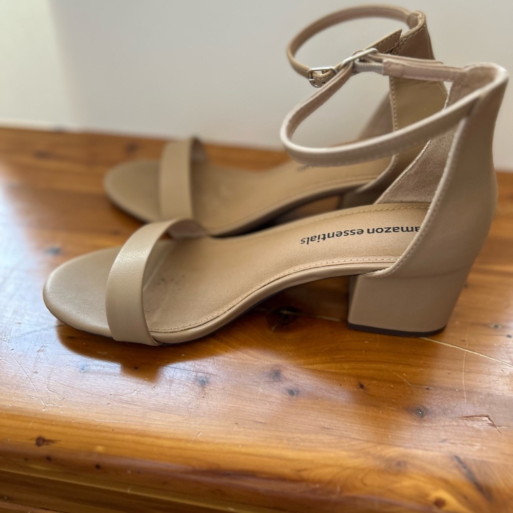 Amazon Essentials Tan Chunky Heel Sandals